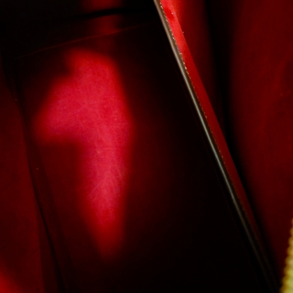 Maroon leather carry on travel bag - Picture 10 of 12